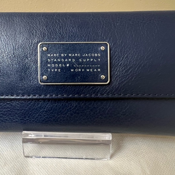 Marc Jacobs Dark Navy Leather Wallet EUC - Picture 12 of 12